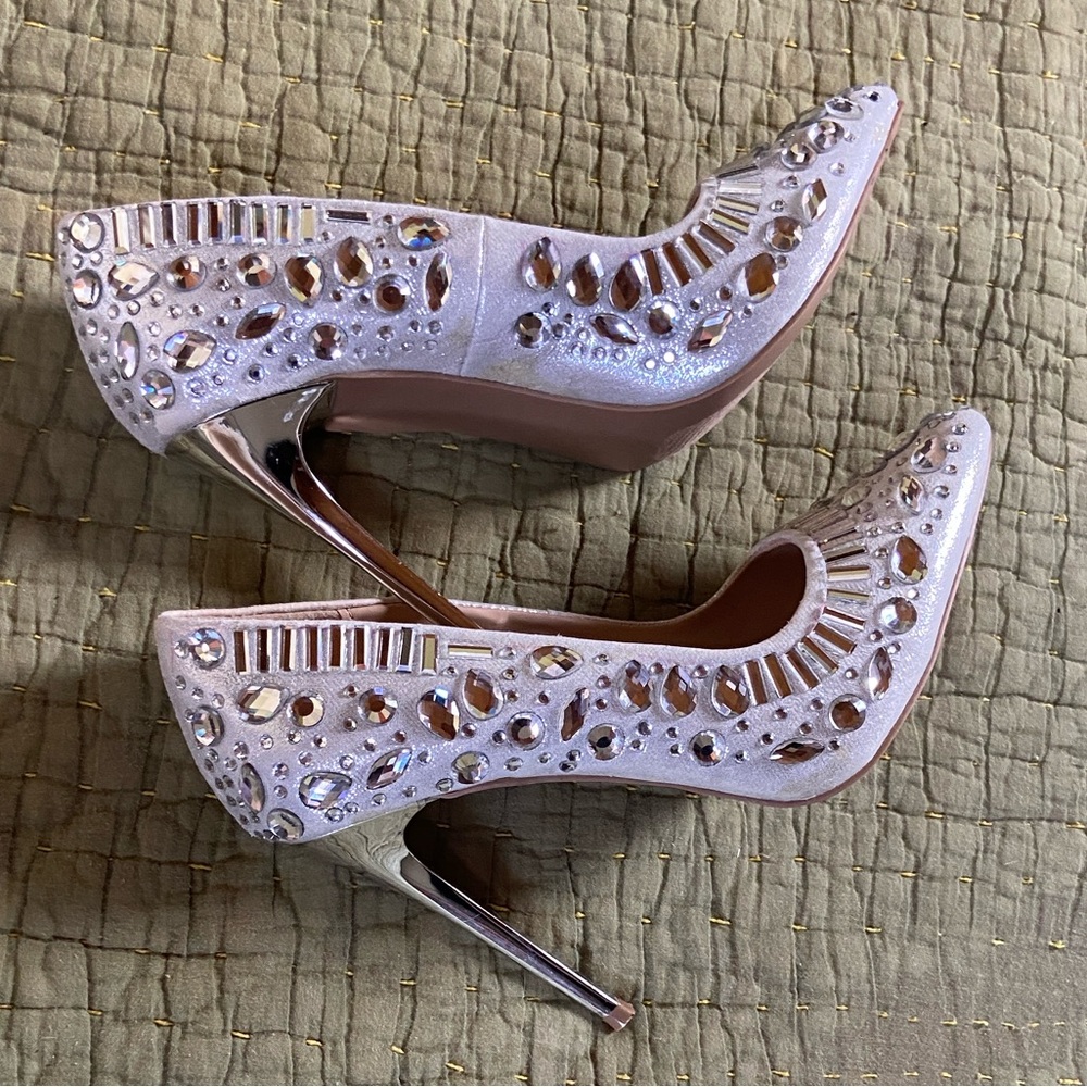 IT’S SHOE TIME! HEELS, BOOTS, FLATS & SNEAKERS! VARIOUS STYLES & SIZES! - Picture 5 of 16